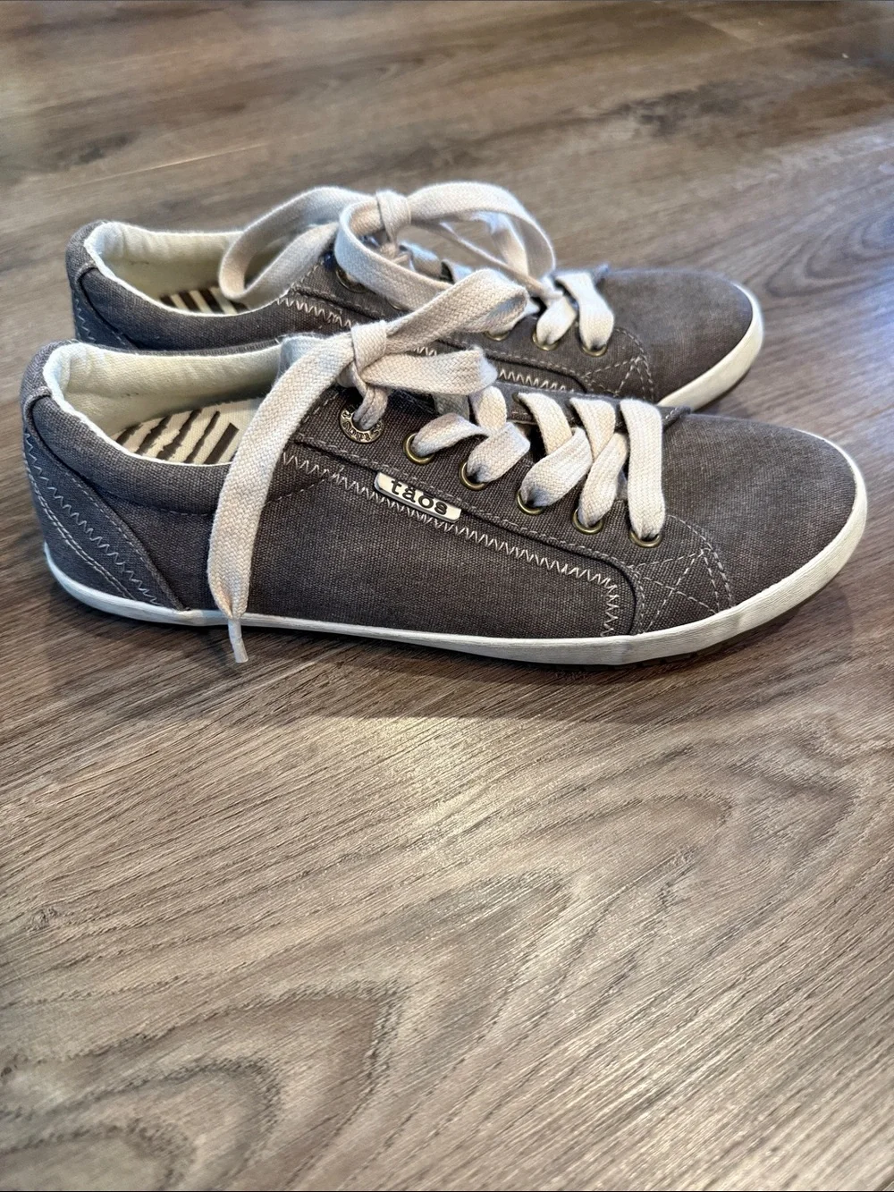 Taos‎ Star Gray Brown Canvas Low Top Lace Up Sneakers Womens 7